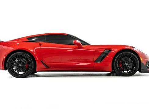 Used 2015 Chevrolet Corvette Z06 w/ 3LZ Preferred Equipment Group image 5