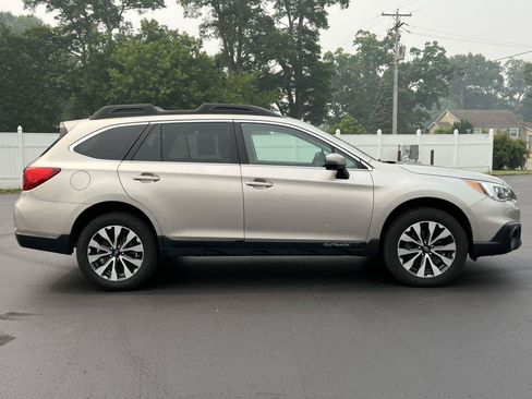Used 2017 Subaru Outback 3.6R Limited AWD/4WD image 40