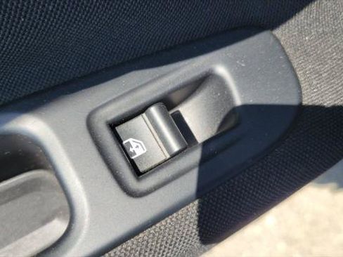 Used 2015 Jeep Renegade Latitude FWD image 14