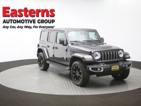 Used 2025 Jeep Wrangler Unlimited Sahara AWD/4WD image 46