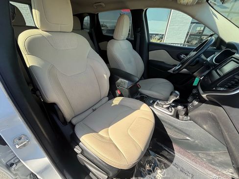 Used 2017 Jeep Cherokee Latitude w/ Safety/Convenience Group image 7