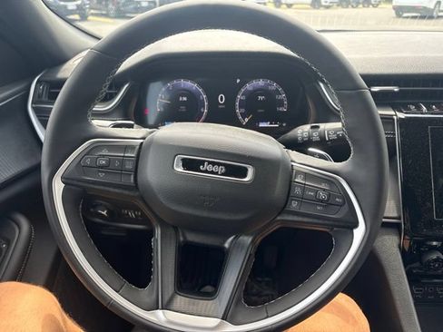 Used 2024 Jeep Grand Cherokee L Altitude AWD/4WD image 15