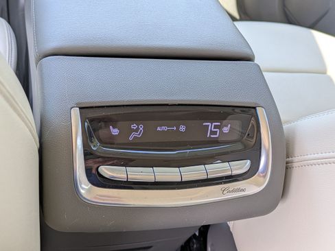 Used 2023 Cadillac XT6 Premium Luxury image 16