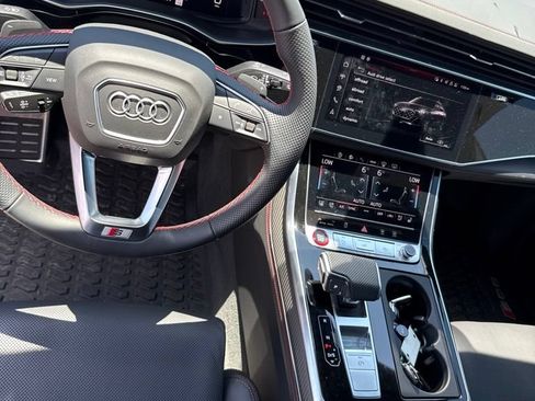 Used 2025 Audi SQ8 Prestige AWD/4WD image 9