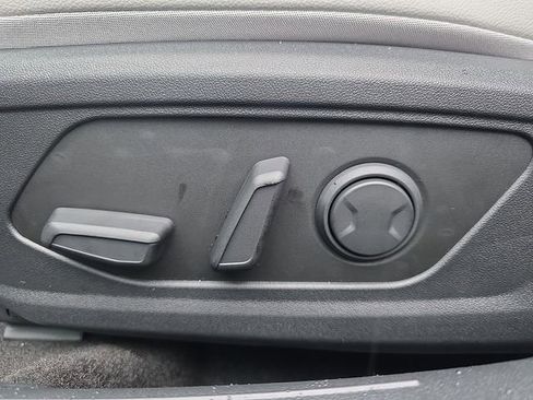 New 2026 Hyundai Elantra Limited FWD image 39