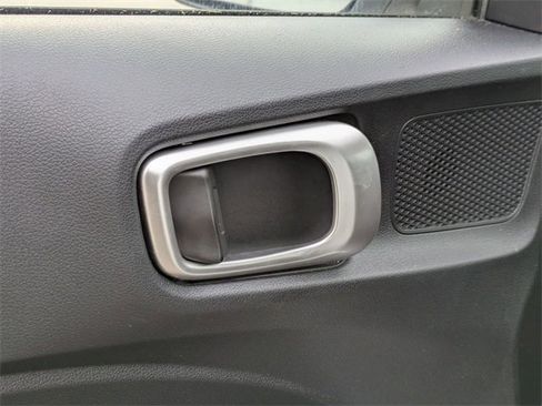 Used 2024 Hyundai Venue SEL image 13