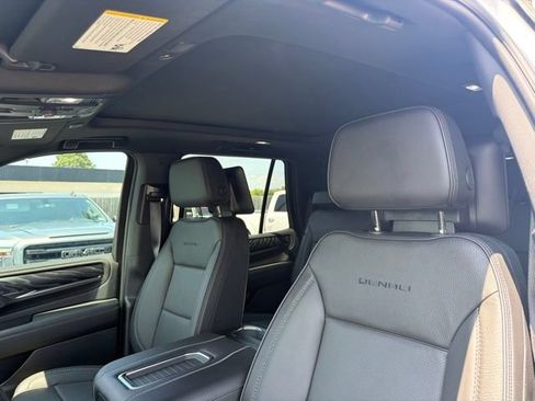 Used 2023 GMC Yukon Denali AWD/4WD image 16