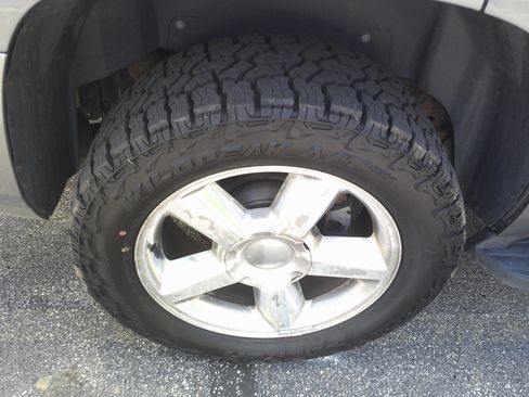 Used 2008 Chevrolet Tahoe LTZ w/ LTZ Preferred Equipment Group AWD/4WD image 9