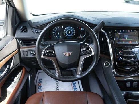 Used 2017 Cadillac Escalade Premium Luxury RWD image 20