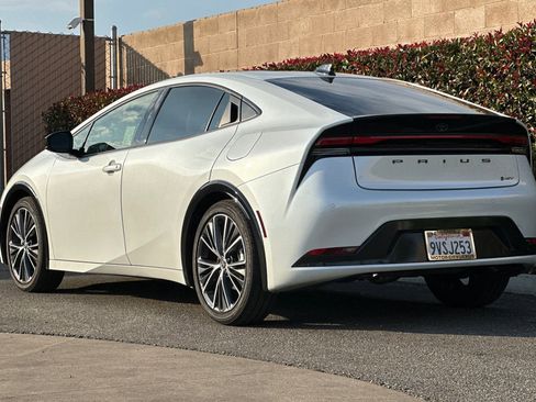 Used 2026 Toyota Prius XLE image 6