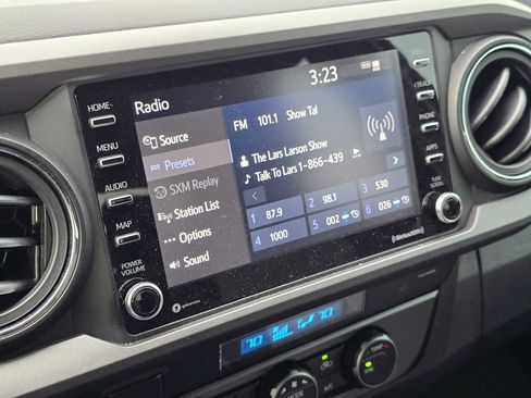 Used 2022 Toyota Tacoma TRD Off-Road image 31