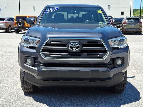 Used 2017 Toyota Tacoma SR5 w/ Tow Package AWD/4WD image 5
