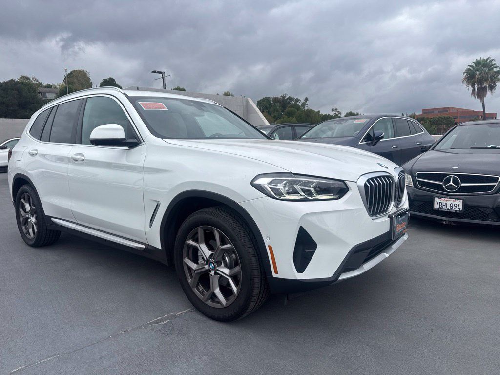 Used 2023 BMW X3 sDrive30i w/ Convenience Package RWD image 3
