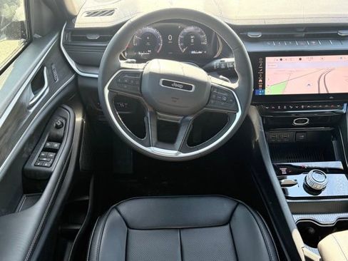 New 2026 Jeep Grand Cherokee Limited w/ Luxury Tech Group II AWD/4WD image 37
