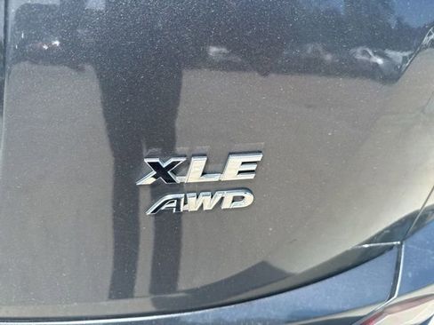 Used 2018 Toyota RAV4 XLE w/ Plus Extra Value Package AWD/4WD image 24