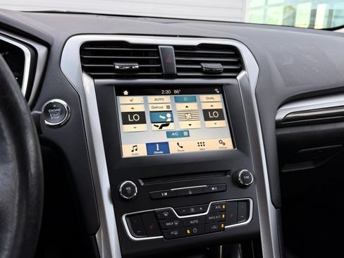 Used 2018 Ford Fusion SE w/ Equipment Group 602A FWD image 30