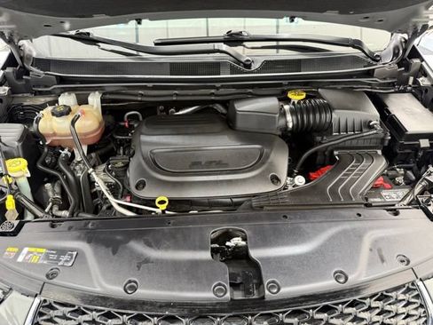 Used 2022 Chrysler Pacifica Touring-L FWD image 9