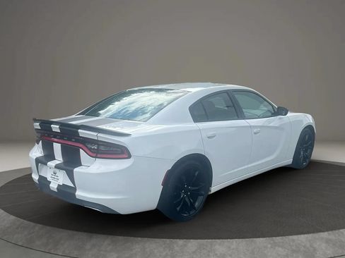 Used 2016 Dodge Charger SE w/ Blacktop Package RWD image 5