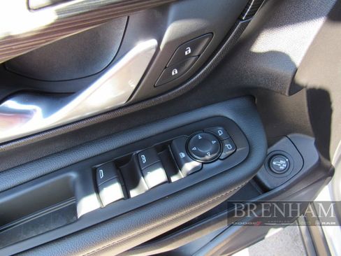 Used 2024 GMC Terrain SLT w/ Elevation Edition FWD image 13