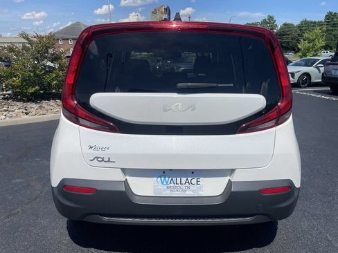 Certified 2022 Kia Soul LX w/ Technology Package FWD image 5