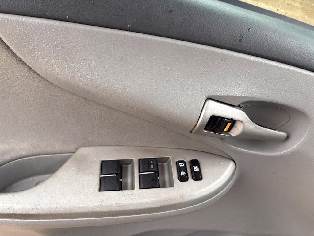 Used 2010 Toyota Corolla LE FWD image 11