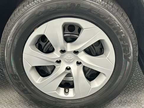 Used 2023 Toyota RAV4 LE AWD/4WD image 21