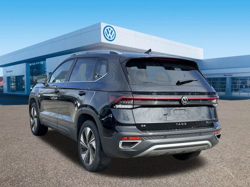 New 2026 Volkswagen Taos SE image 5