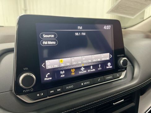 Used 2023 Nissan Rogue SV AWD/4WD image 14