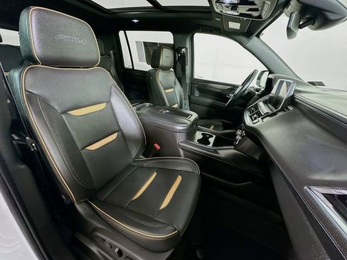 Used 2023 GMC Yukon XL AT4 image 31