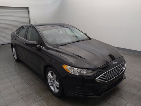 Used 2018 Ford Fusion SE w/ Fusion SE Technology Package FWD image 13