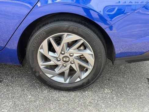 Used 2024 Hyundai Elantra SEL FWD image 9