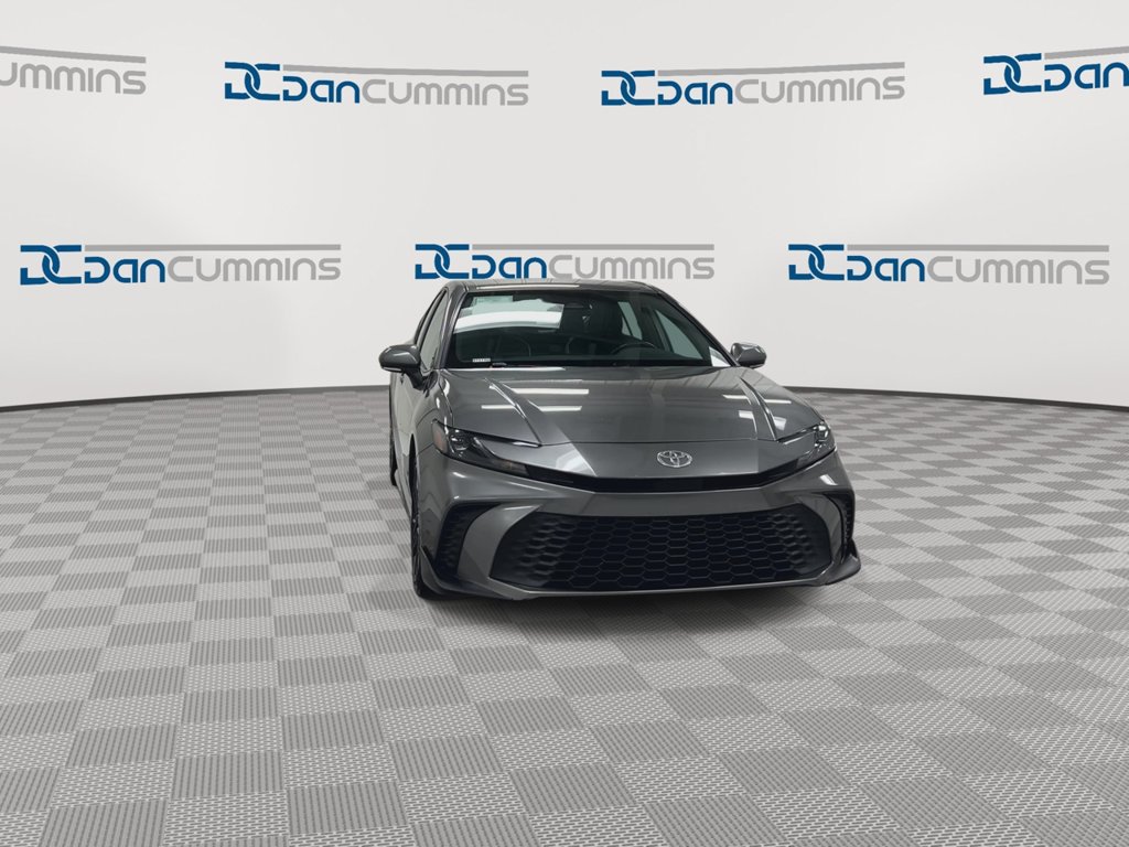 Used 2025 Toyota Camry SE FWD image 3