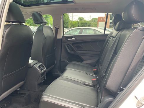 Certified 2024 Volkswagen Tiguan SE w/ Panoramic Sunroof Package FWD image 20