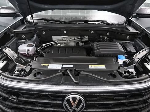 Used 2026 Volkswagen Atlas Cross Sport SEL R-Line AWD/4WD image 40