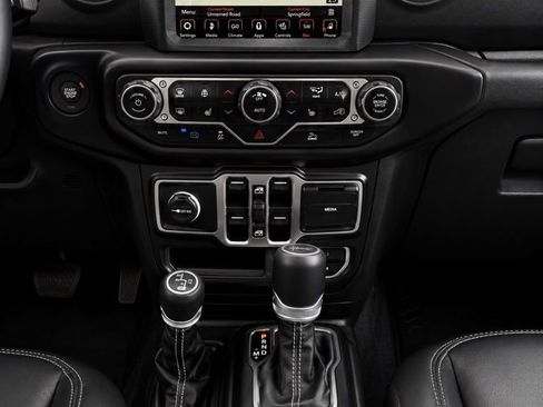 Used 2023 Jeep Wrangler Unlimited Sahara w/ Cold Weather Group AWD/4WD image 33