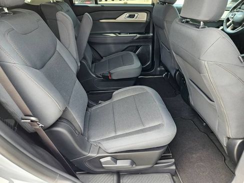 Used 2025 Ford Explorer Active RWD image 13