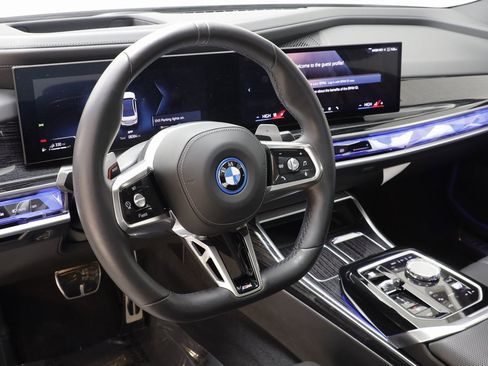 Certified 2025 BMW 750e xDrive 750e xDrive image 7