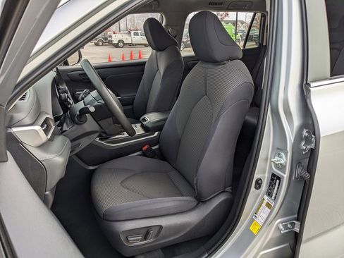 Used 2023 Toyota Highlander L image 26