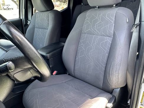 Used 2017 Toyota Tacoma TRD Off-Road AWD/4WD image 18