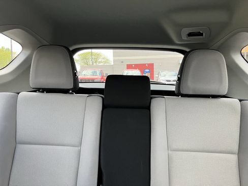Used 2016 Toyota RAV4 XLE AWD/4WD image 18