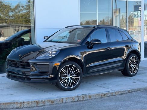 Used 2025 Porsche Macan image 1