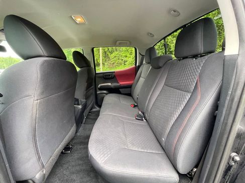 Used 2021 Toyota Tacoma SR5 AWD/4WD image 25