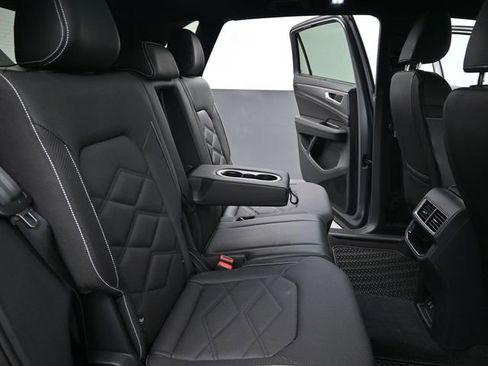 Used 2024 Volkswagen Atlas Cross Sport SE image 20