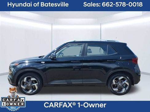 Used 2025 Hyundai Venue SEL FWD image 2