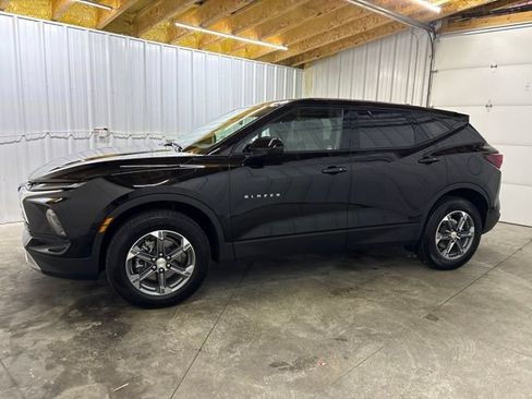 Used 2025 Chevrolet Blazer LT FWD image 4