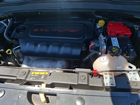 Used 2018 Jeep Renegade Latitude w/ Cold Weather Group AWD/4WD image 27