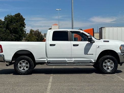 Used 2024 RAM 2500 Big Horn AWD/4WD image 2
