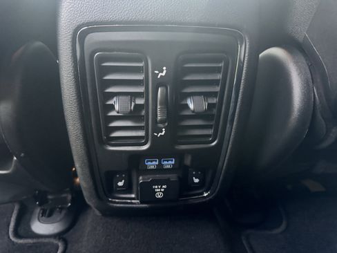 Used 2021 Jeep Grand Cherokee Overland AWD/4WD image 15