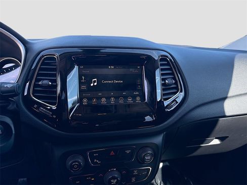 Used 2020 Jeep Compass Latitude image 14