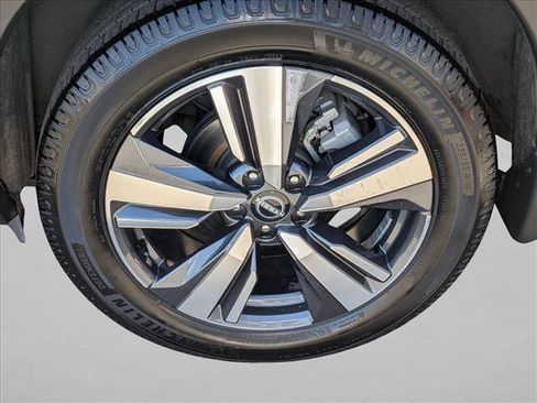 Used 2022 Nissan Rogue SL w/ SL Premium Package FWD image 22